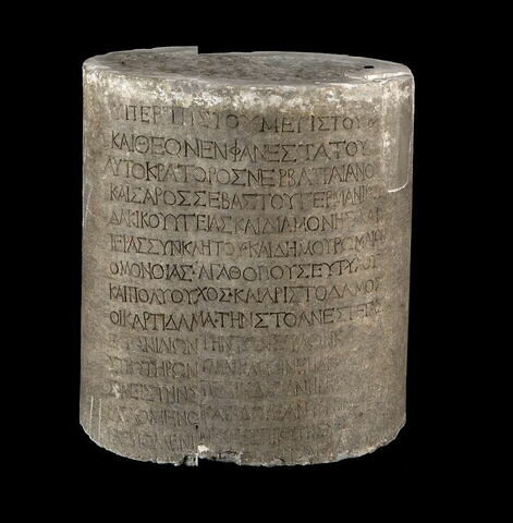 tambour de colonne ; inscription