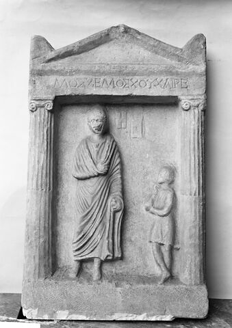 stèle funéraire, image 2/2