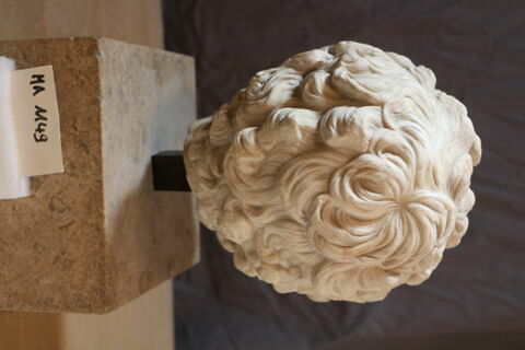 statue, image 4/9