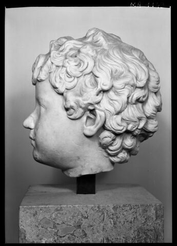 statue, image 7/9