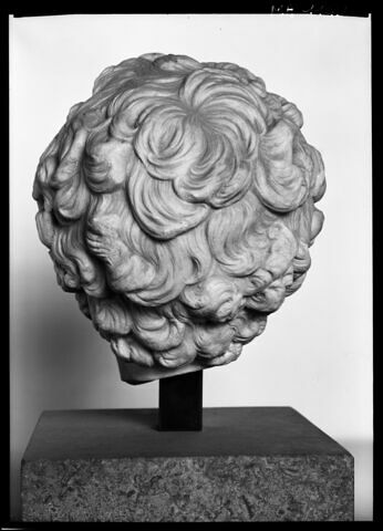 statue, image 9/9