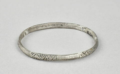 bracelet, image 2/2