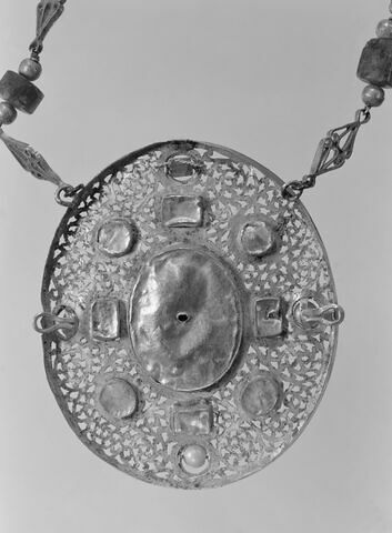 collier, image 2/2