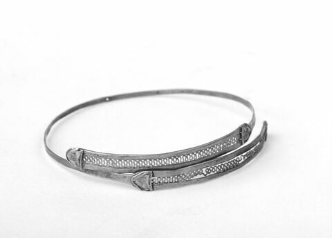 bracelet, image 2/2