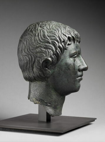 statue, image 3/5