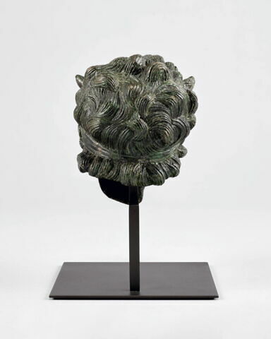statuette, image 2/4