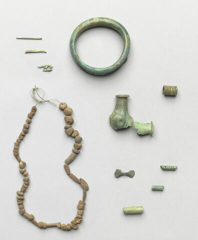 bracelet, image 2/2