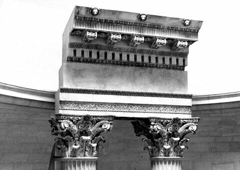Tirage de deux colonnes et d'un fragment d'entablement du temple de Castor et Pollux, image 3/3