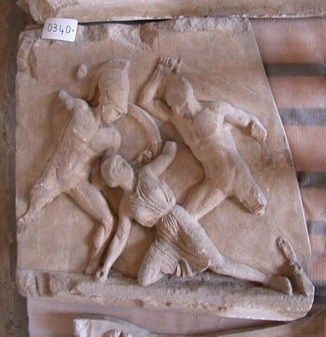 Tirage d'une plaque représentant deux Grecs contre une Amazone, image 1/1