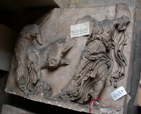 Tirage d’un relief représentant deux Victoires et un taureau, image 1/1