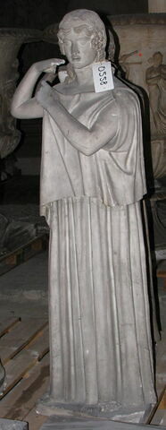 Tirage d'une statue de jeune femme rattachant son pélplos, dite "danseuse d'Herculanum"