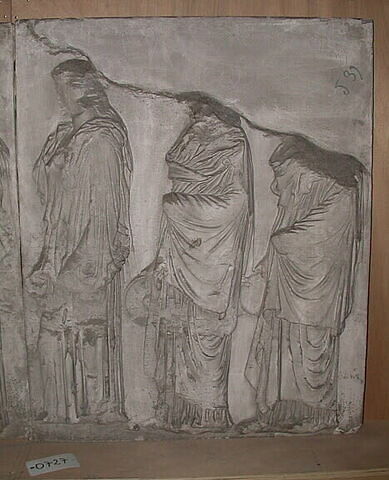 Tirage d’une plaque de la frise est du Parthénon représentant trois ergastines, image 1/1