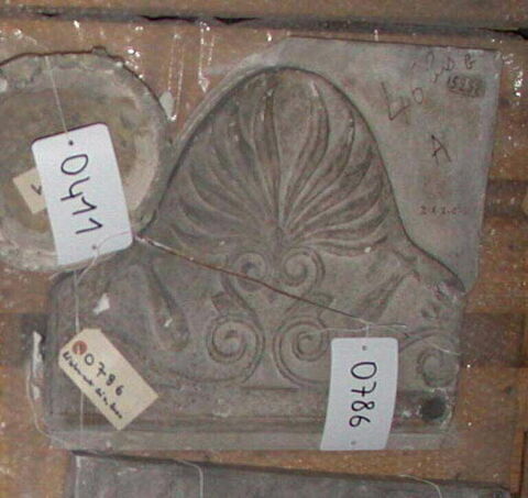 Tirage du couronnement à palmette de la stèle funéraire attique inscrite au  nom de Philocarès et Timagora, image 1/1