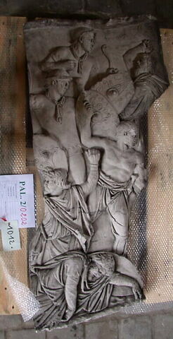 Tirage d’une plaque de la colonne Trajane représentant une scène de combat, image 1/1