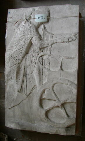 Tirage d'un bas-relief représentant un personnage montant sur un char, image 1/1