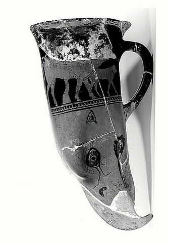 rhyton ; vase plastique