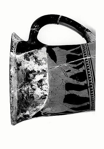 rhyton ; vase plastique, image 2/3