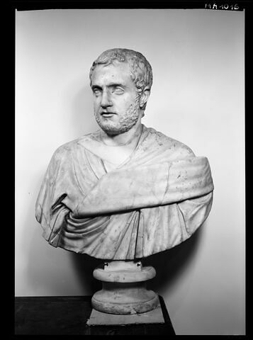 statue  ; statue en buste, image 3/5