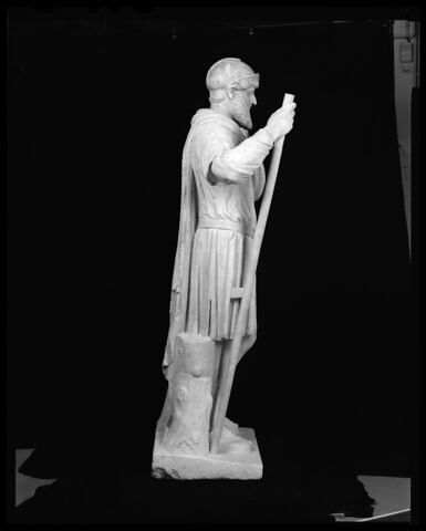 statue, image 2/11