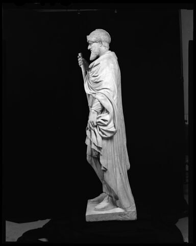 statue, image 3/11