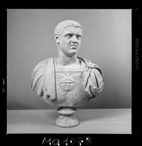 statue, image 6/9