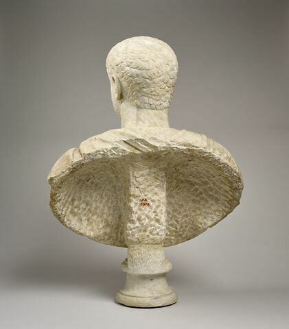 statue, image 4/9