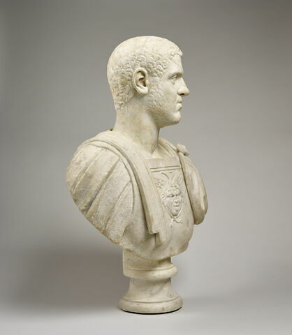 statue, image 5/9