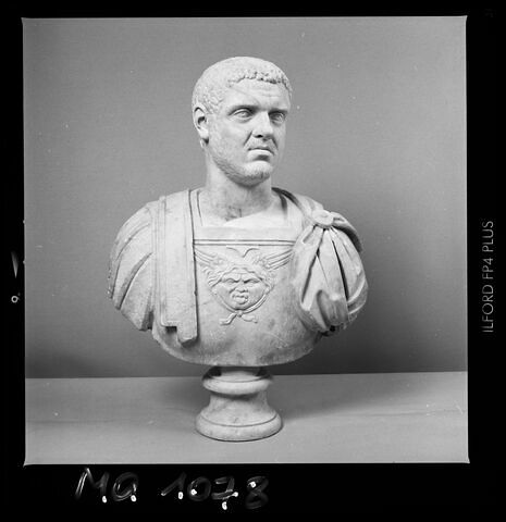 statue, image 7/9