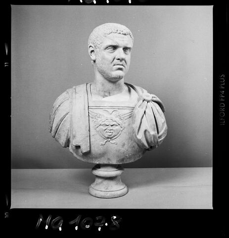 statue, image 8/9