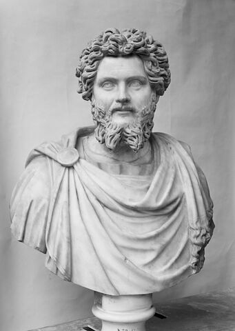 statue
