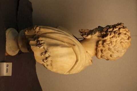 statue, image 4/8