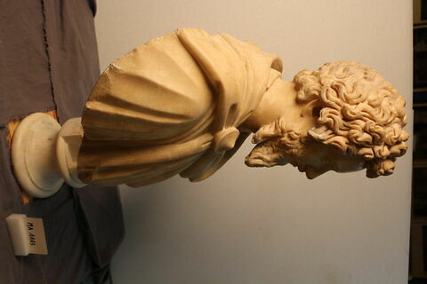 statue, image 5/8