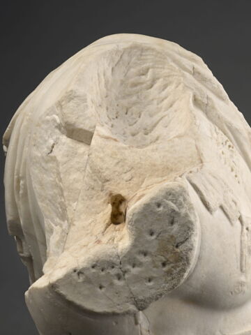 statue, image 4/7