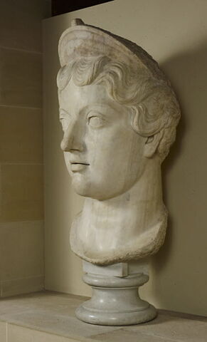 statue, image 3/5