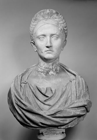 statue, image 2/2
