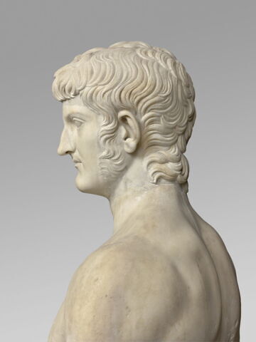 statue, image 6/13