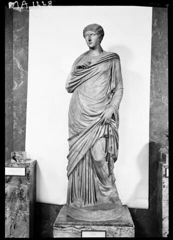 statue, image 10/12