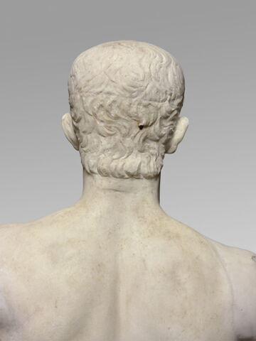 statue, image 2/10