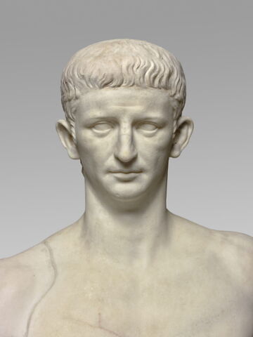 statue, image 3/10