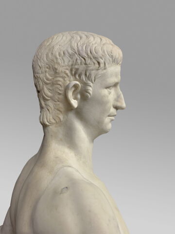 statue, image 4/10