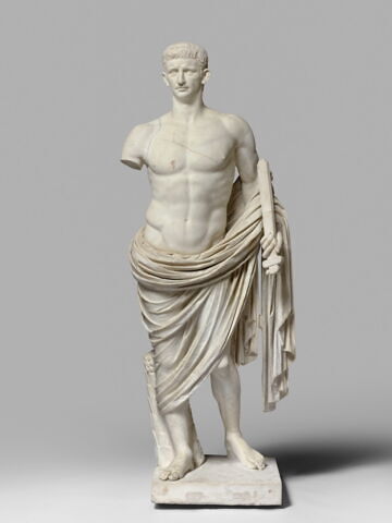 statue