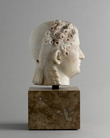 statue, image 2/5