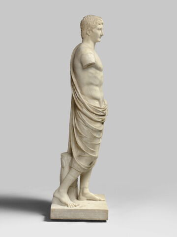 statue, image 4/11