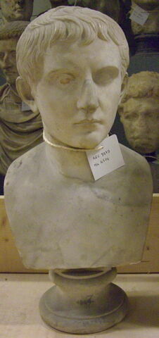 statue, image 5/7