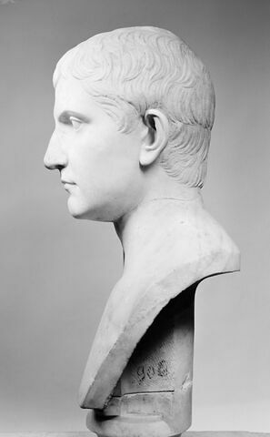 statue, image 6/7