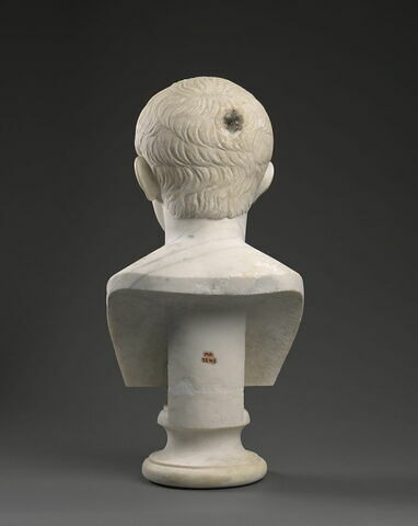 statue, image 4/7