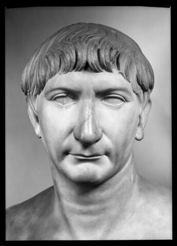 Buste de Trajan, image 12/14