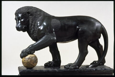 statue, image 2/4