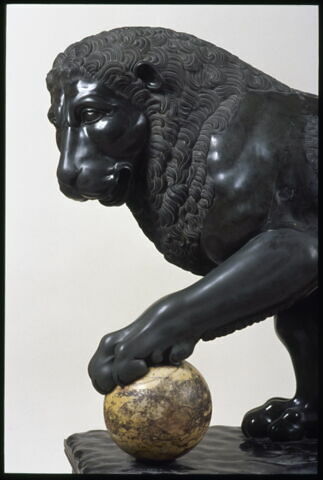 statue, image 3/4