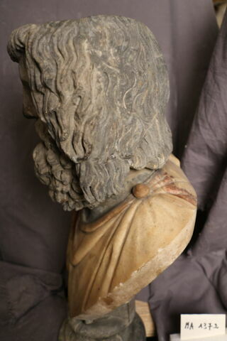 statue, image 2/6
